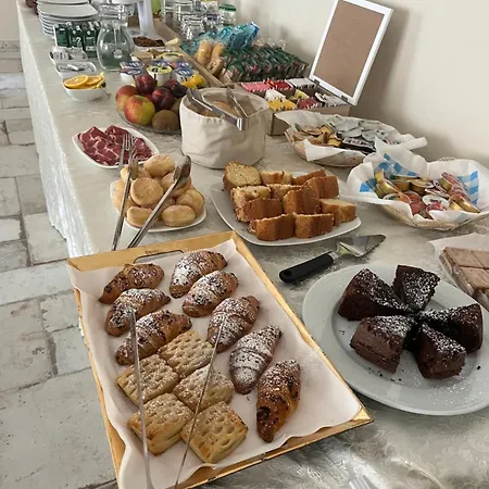 Il Mandorlo לינה וארוחת בוקר 3*