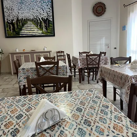 Il Mandorlo לינה וארוחת בוקר 3*